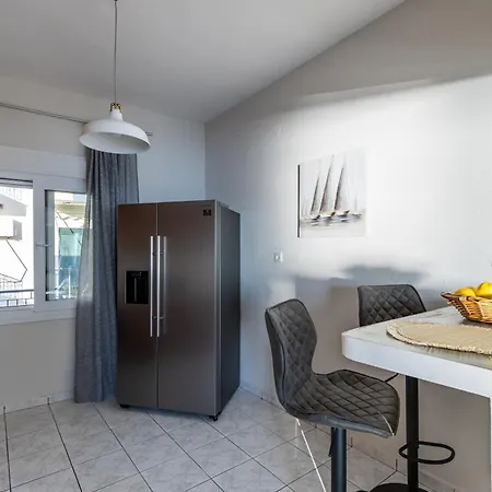 Andromachi's House Лутраки